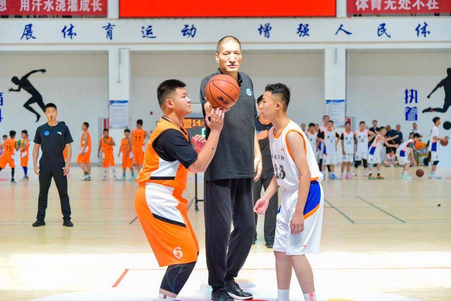 内蒙古小篮球联赛在鄂尔多斯开赛
