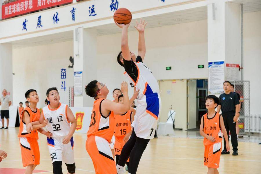 内蒙古小篮球联赛在鄂尔多斯开赛
