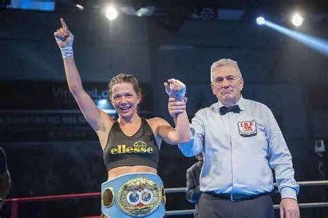 11月7日博洛尼亚之战：意大利拳手帕梅拉·努乔·萨瓦冲击双冠王