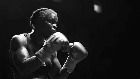 11月7日博洛尼亚之战：意大利拳手帕梅拉·努乔·萨瓦冲击双冠王