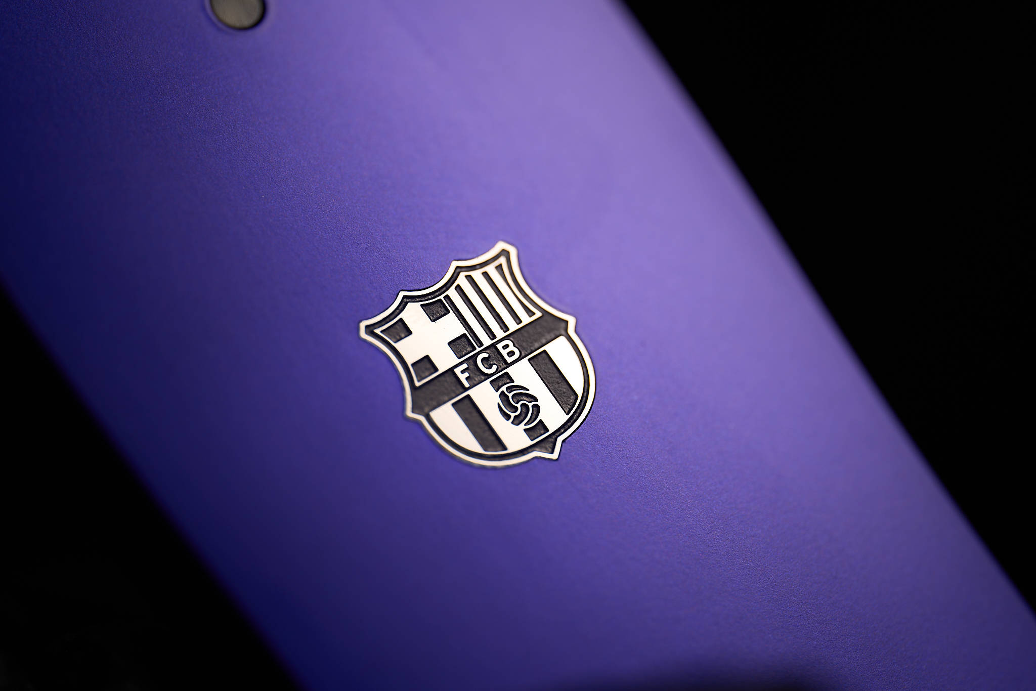 HMD3210巴塞罗那定制版上手：功能机都带 AI 助手了？