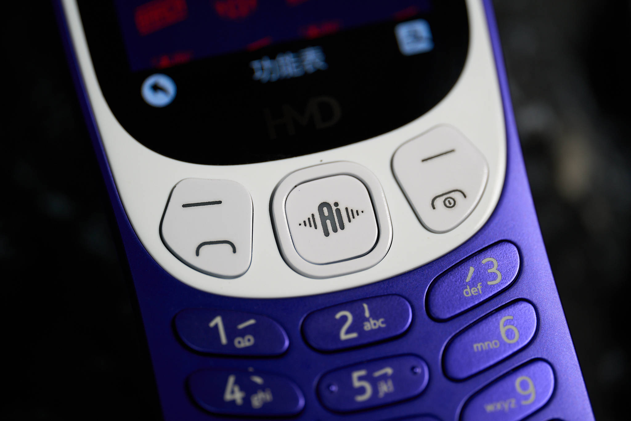 HMD3210巴塞罗那定制版上手：功能机都带 AI 助手了？
