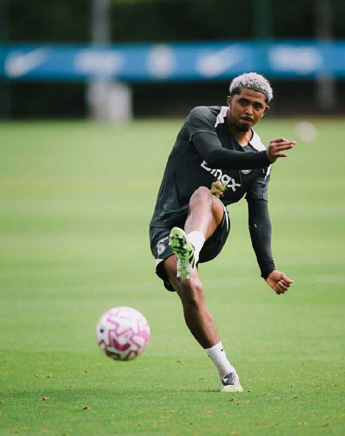 英超两豪门传奇赛被期待，利物浦战阿森纳难胜，切尔西早场需竭力