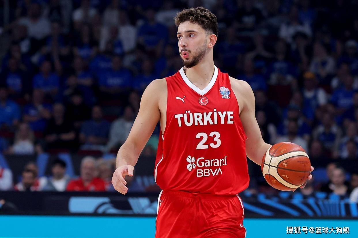 恭喜火箭队！中锋排名出炉：约基奇榜首，申京跃升第4，力压恩比德