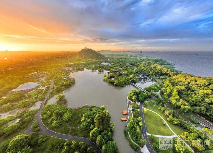 青春华章|南通“苏超”第二现场爆火!背后是沿江地区的满分“变形记”