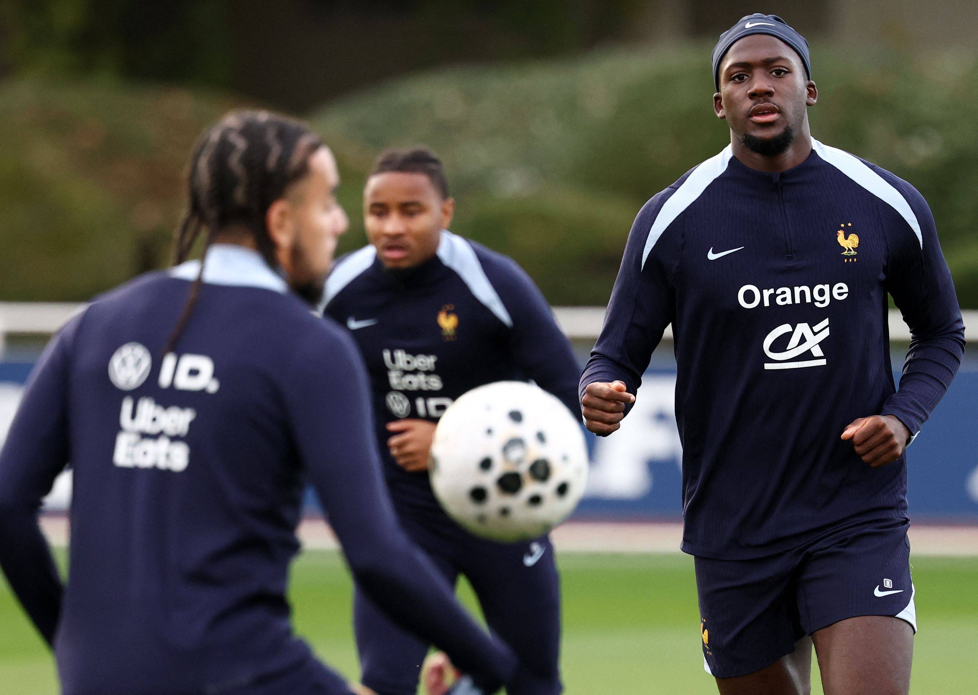 （外代二线）足球——世预赛：法国队备战