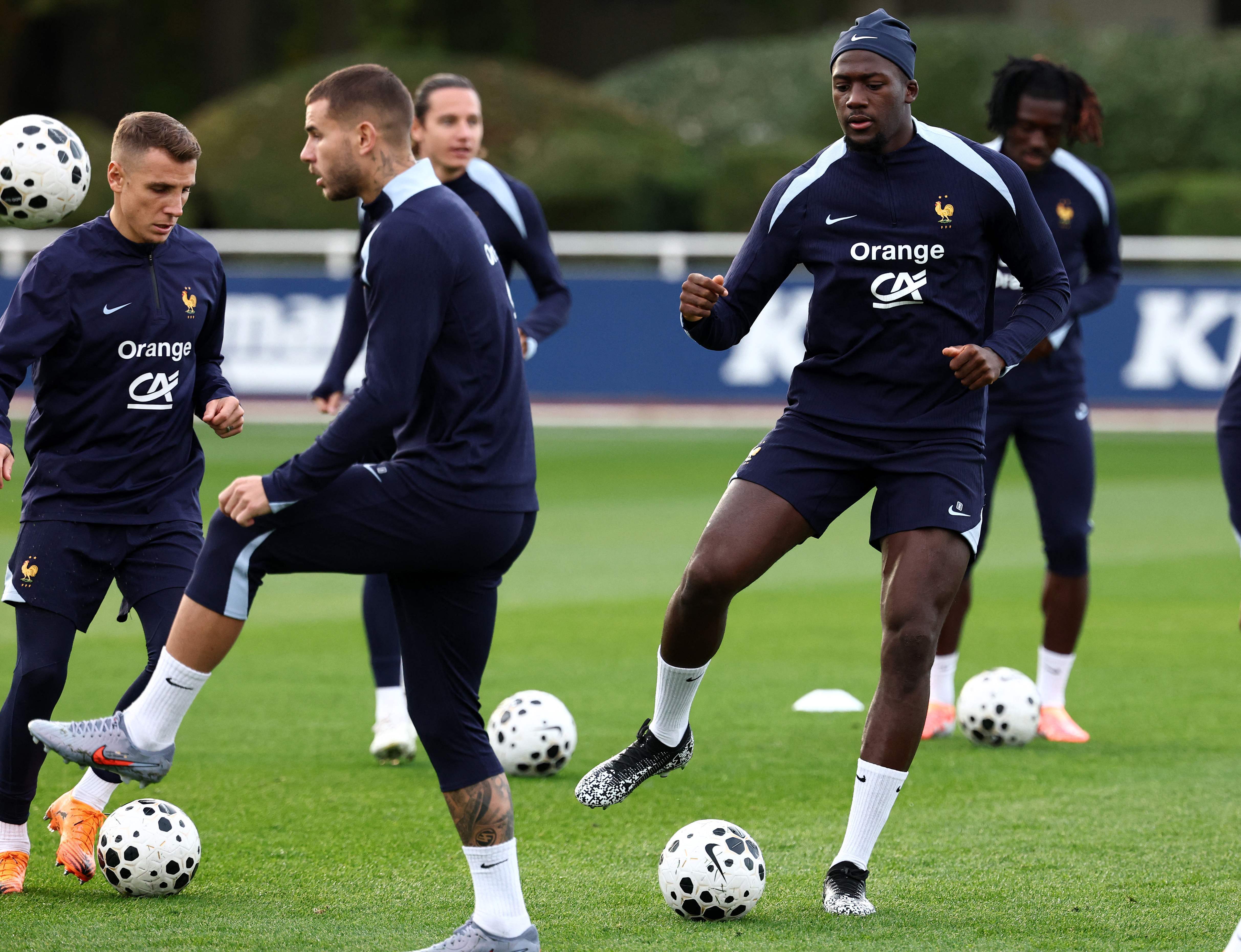 （外代二线）足球——世预赛：法国队备战