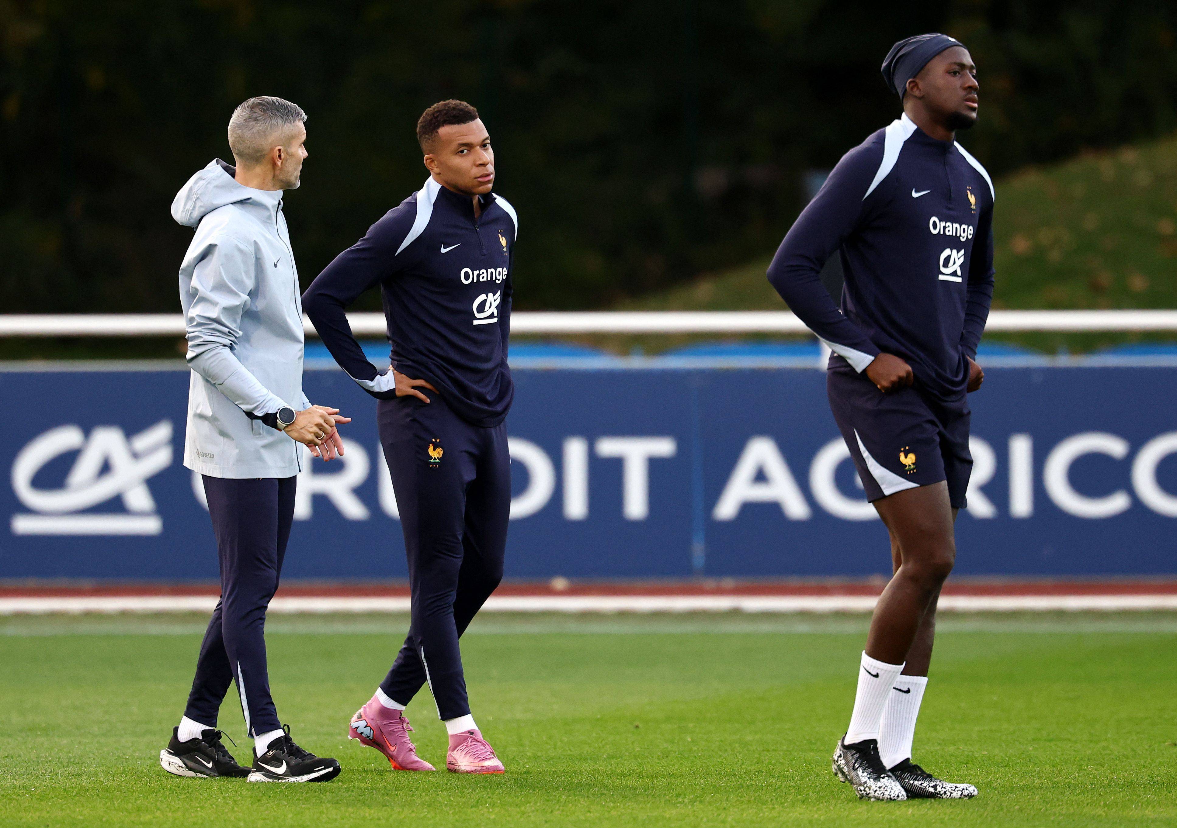 （外代二线）足球——世预赛：法国队备战