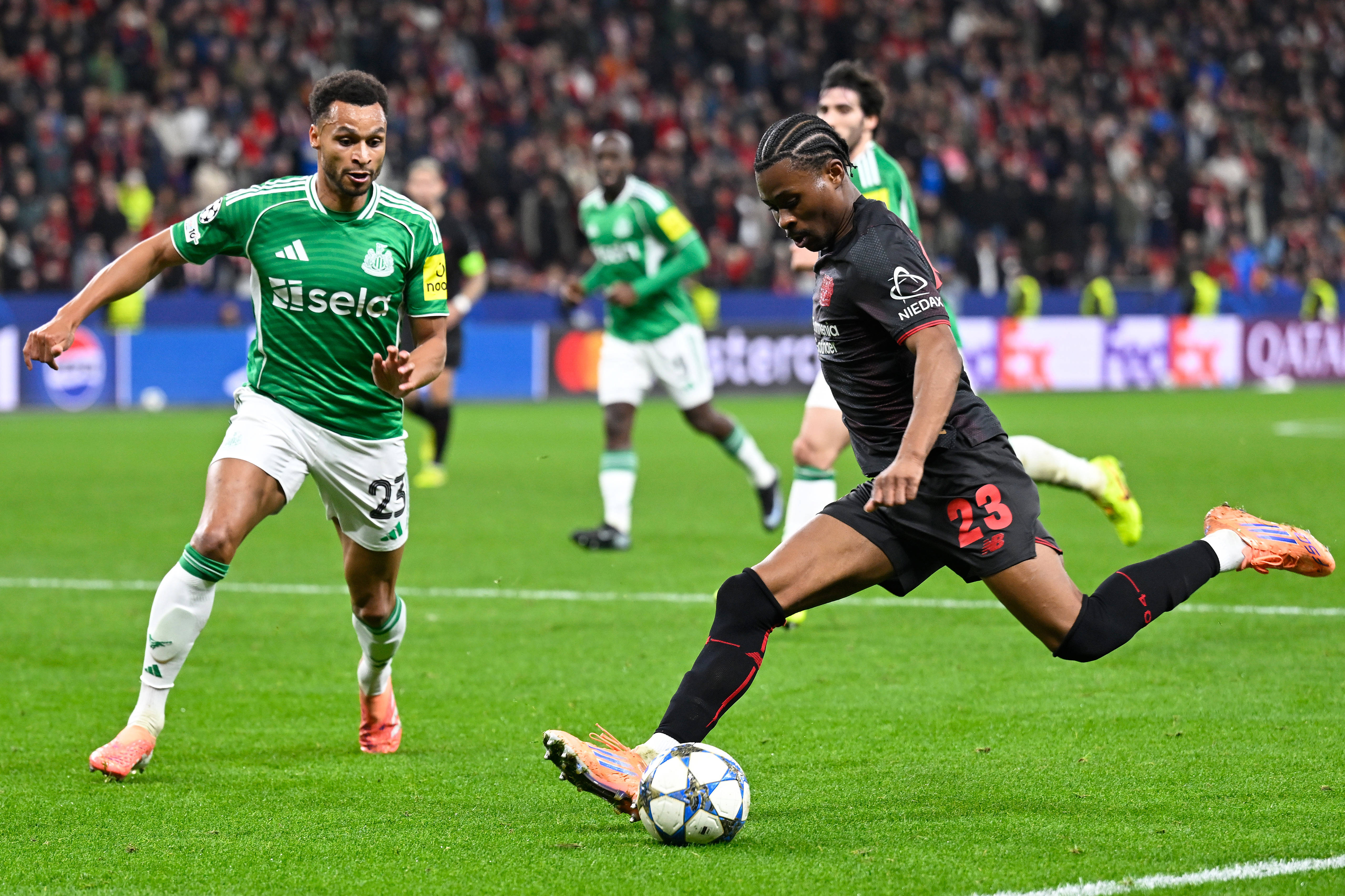 （体育）足球——欧冠：勒沃库森平纽卡斯尔联